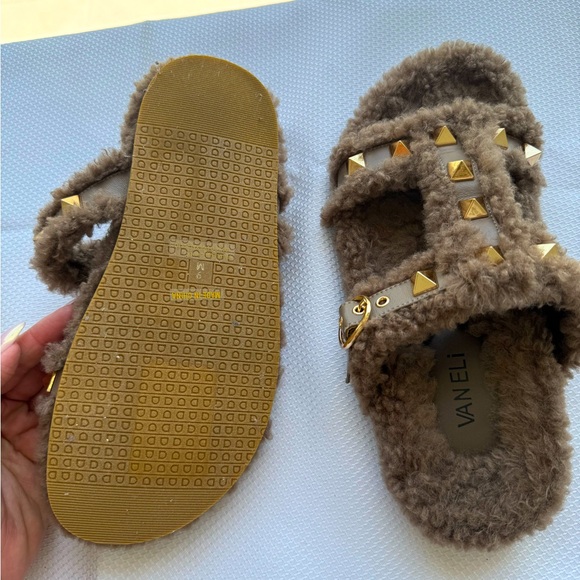 Slippers brown super comfy with gold spikes size 9 worn once - Picture 4 of 6